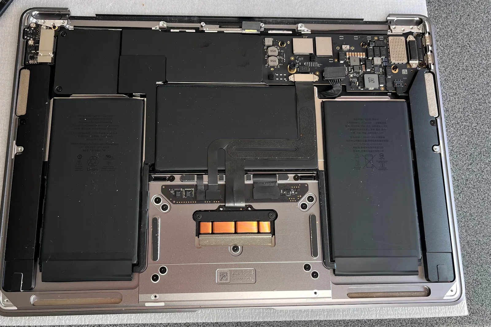 Remplacement d’écran de MacBook Air M1 2020 à Lorient